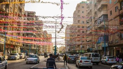 ألوان زاهية ومبيعات مفيش.. تجار الفوانيس بمطروح: حركة البيع متوسطة.. والإقبال كله على الزينة والأقمشة الرمضانية | صور