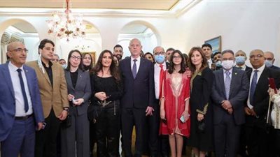 قيس سعيد يلتقي أبناء الجالية التونسية في مصر