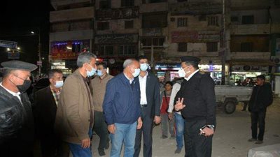 إخلاء مزلقان شبين القناطر ومنع الباعة من افتراش شريط السكة الحديد