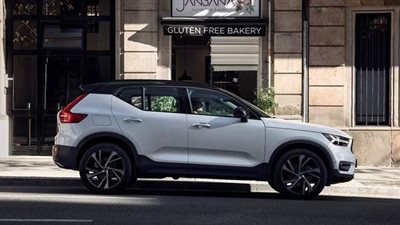 فولفو تطلق سيارتها الكهربائية لتحسين المبيعات