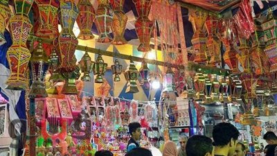 فوانيس شارع مكة بالإسماعيلية تستعد لاستقبال رمضان | فيديو وصور