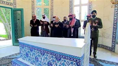 بصحبة الأمير حمزة .. العاهل الأردني يزور الأضرحة الملكية | فيديو