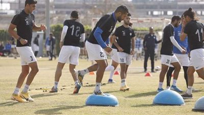 تدريبات بدنية قوية للاعبي البنك الأهلي استعدادا للزمالك
