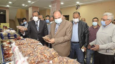 محافظ أسيوط يفتتح معرض 