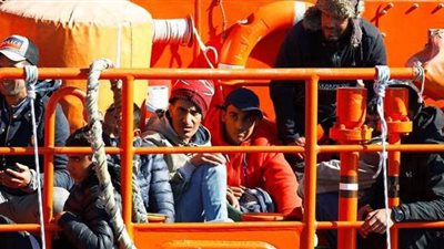 شرطة إسبانيا توقف 20 متورطا في تهريب مهاجرين من المغرب
