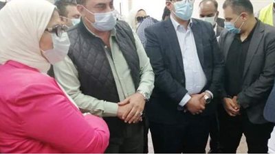وزيرة الصحة ومحافظ أسوان يتفقدان المنشآت الطبية
