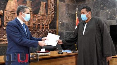 توقيع وتسليم ٣٥ عقدا لتقنين التعديات على أراضي الدولة بالغربية | صور