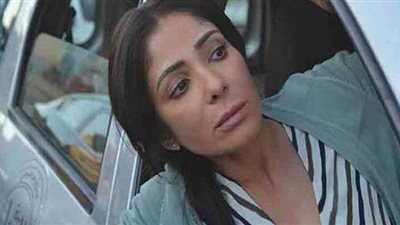 لعبة نيوتن.. منى زكي تدخل أمريكا بأوراق مزورة لوضع طفلها هناك | فيديو