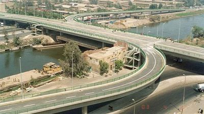 عودة حركة المرور لطبيعتها أعلى كوبري مسطرد بعد انقلاب سيارة محملة بالحديد