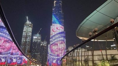 الإمارات تحي ذكرى أول رحلة فضائية بعرض صورة جاجارين على برج خليفة