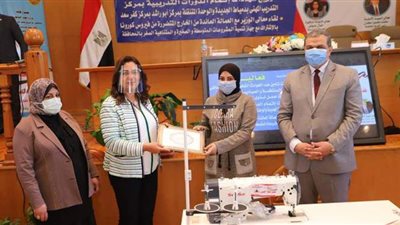 وزير القوى العاملة يسلم عقود عمل لذوي الهمم والعزيمة بدمياط