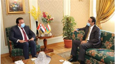 وزير التعليم العالي يستقبل السفير العماني بالقاهرة