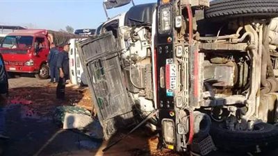 ‏إصابة ٣ شباب في انقلاب سيارة نقل بأسيوط