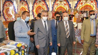 محافظ سوهاج يفتتح معرض 