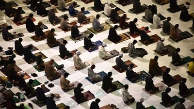 ما حكم الشرع في صلاة تراويح رمضان؟.. دار الإفتاء تجيب