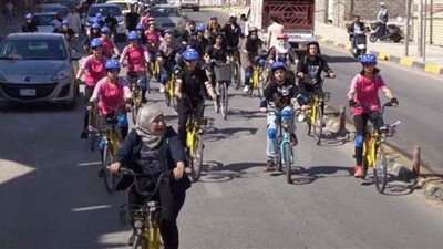 العراق تنظم سباق دراجات نسائي بمعقل 