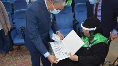 محافظ المنيا يكرم الأمهات المثاليات: رمز العطاء | صور