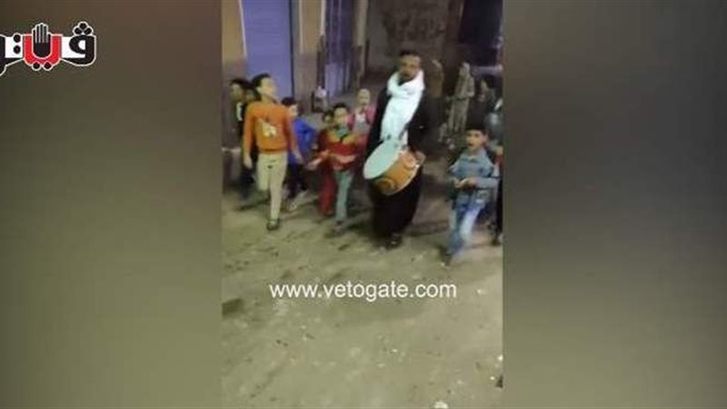التفاف الأطفال حول