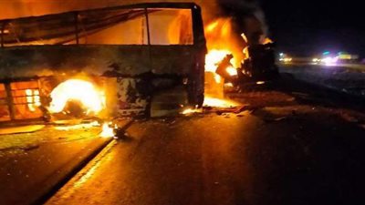 الدفع بـ 25 سيارة إسعاف لنقل ضحايا ومصابي تفحم أتوبيس وتريلا بأسيوط