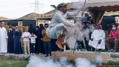 «التعشير الحجازي».. رقصة حربية توارثتها الأجيال السعودية