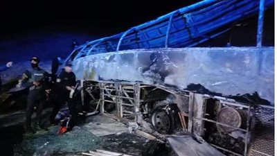 متفحمة ويصعب التعرف عليها.. انتشال ٢٠ جثة وإصابة ٣ في حادث أتوبيس أسيوط | فيديو