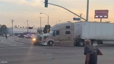 فعل ما عجزت الشرطة فعله.. قصة سائق مصري تحول لبطل عند الأمريكيين | فيديو