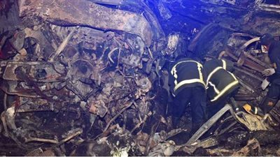 يوم الجحيم.. تفحم ٢٠ شخصا في تصادم أتوبيس بسيارة نقل بأسيوط.. المركبتان تحولتا إلى خردة.. الدفع بـ 36 سيارة إسعاف... المحافظ ينتقل للموقع.. النيابة تعاين.. والصحة تصدر بيانا | فيديو وصور