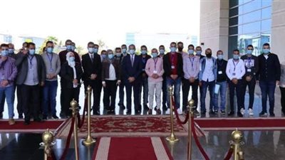 طلعت يلتقي بخريجي البرنامج التدريبي في تشغيل وصيانة شبكات الألياف الضوئية