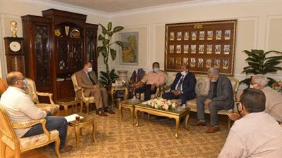 وفد كهرباء مصر الوسطى يبحث تنفيذ مشروعات أسيوط