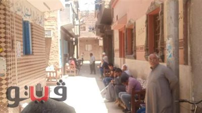 أتوبيس أسيوط.. أهالي المعنا ينتظرون جثامين ضحاياهم | صور