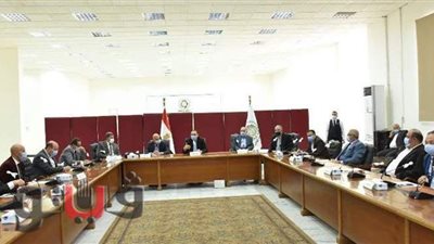 محافظ الشرقية لـ «لجنة كورونا»: لن أسمح بأي تراخٍ أو إهمال بشأن العمال