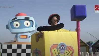 رامز جلال لـ رمضان صبحي: اضرب نفسك بالشاكوش وقول إيه خلانى سيبت الأهلى