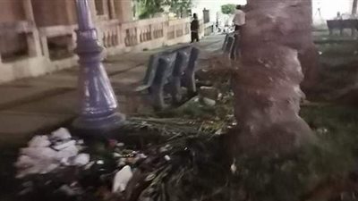 تلال قمامة وتجمعات مخالفة.. حديقة المرسي أبو العباس حائرة بين حي الجمرك والأوقاف | صور