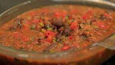 لسحور مميز.. طريقة عمل الفول بالسجق الشرقى