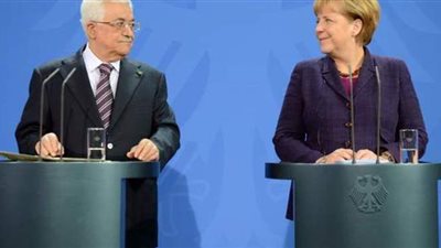 الرئيس الفلسطيني يطلب تدخل ميركل لإجراء الانتخابات بالقدس