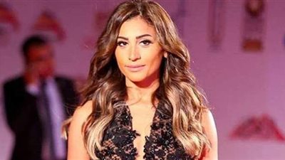 دينا الشربيني تتصدر تويتر بعد إعلانها مع روبي.. ومتابعون: احلوت بعد ما سابت عمرو دياب