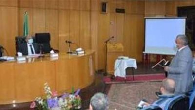 محافظ المنيا يتابع مع لجنة مبادرة حياة كريمة نسب تنفيذ مشروع تطوير الريف