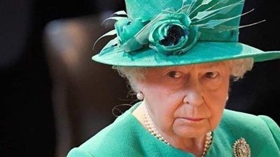 ملكة بريطانيا تتدخل لحل أزمة ملابس جنازة الأمير فيليب