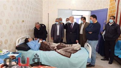 مدير صحة الشرقية يتفقد حالة مصابي حادث قطار منيا القمح