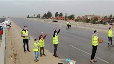 كرم المنايفة.. شباب أشمون يوزعون العصائر وشبين يقدمون الفول| صور