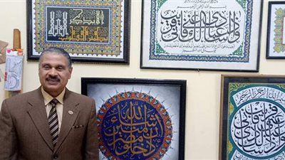 السيد عبد العزيز.. آخر الخطاطين الكبار بدمنهور