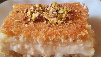 بخطوات بسيطة.. اسعدى أسرتك عقب الإفطار بالبسبوسة بالقشطة