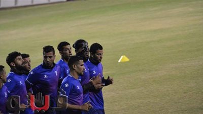محمد سامي يعود لتدريبات المحلة بقناع وجه بعد الإصابة في مباراة الزمالك | صور