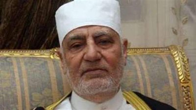 ما حكم من قدم طعام الإفطار على صلاة المغرب؟