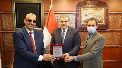 مبادرة «هنجملها» تكرم وزير القوى العاملة