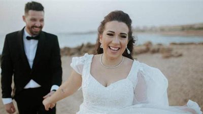 رغم الانفصال.. صورة واحدة على حساب محمود حجازي تجمعه بطليقته أسما شريف منير