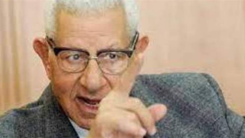الكاتب مكرم محمد