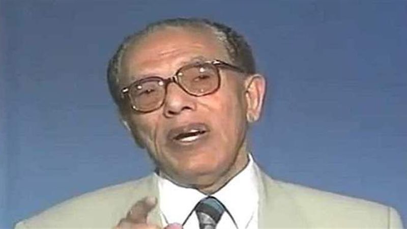 العالم الدكتور مصطفى