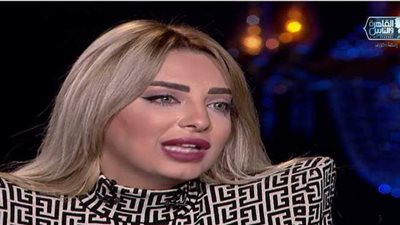 مي حلمي باكية: مشوفتش من طليقى غير الفضايح والخيانة والضرب | فيديو