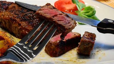 من المطبخ الأمريكي.. طريقة عمل لحم الفيليه منهاتن